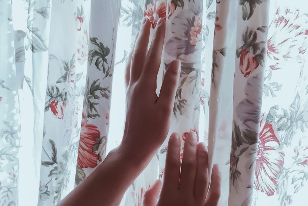 como limpar cortinas em casa